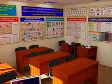 Реалистичный трехмерный проект кабинета охраны труда - невозможно отличить от фотографии